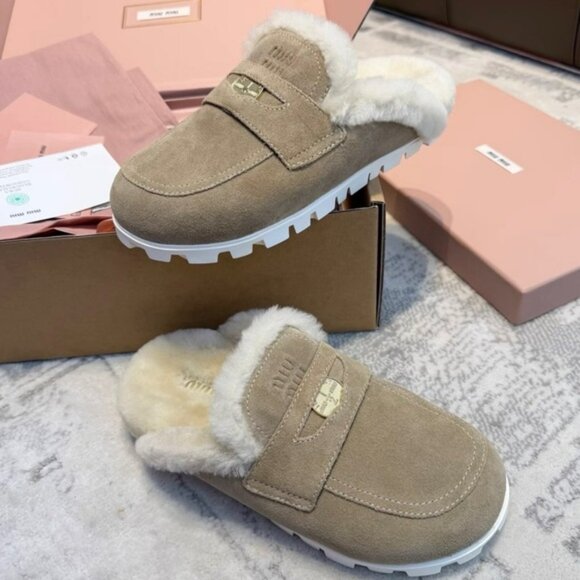 Miu Miu Tan and Cream Slippers - Picture 4 of 8